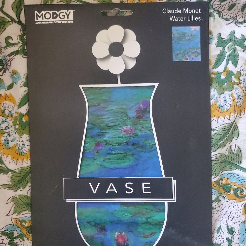 Expandable Vase in Claude Monet's Waterliles